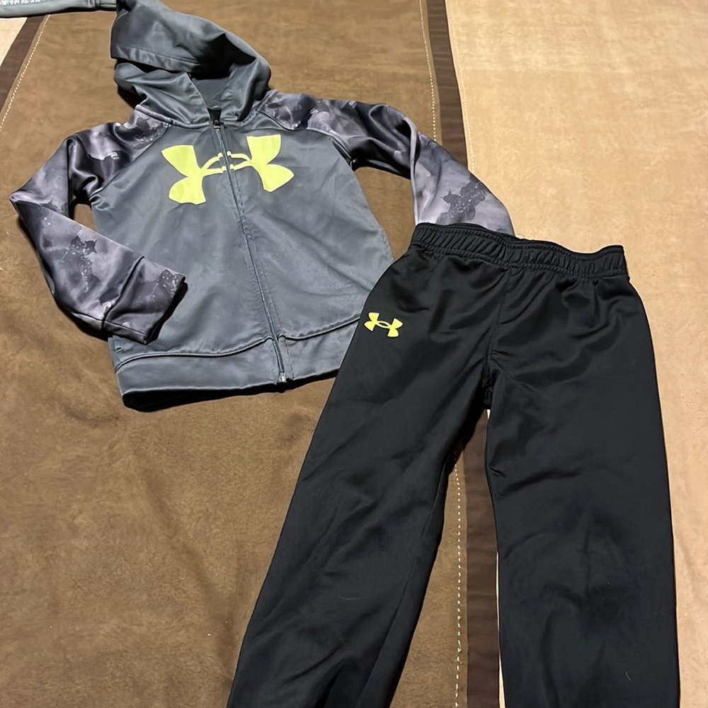Size 5 boys Under Armour pants set